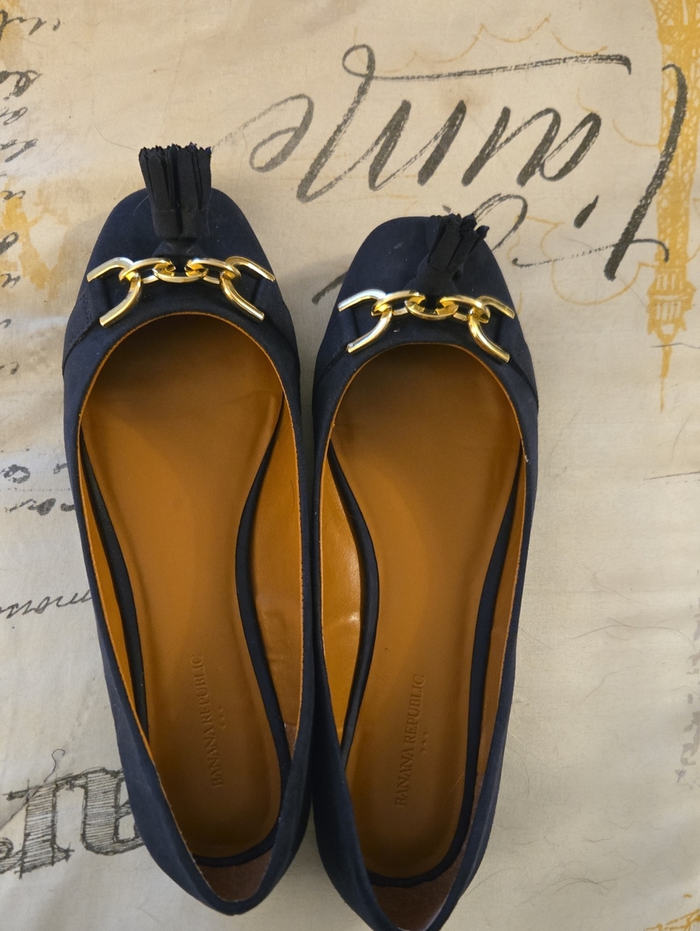 Banana Republic NWOT Navy Suede Size 7 Tassel Loafers with Gold Chain